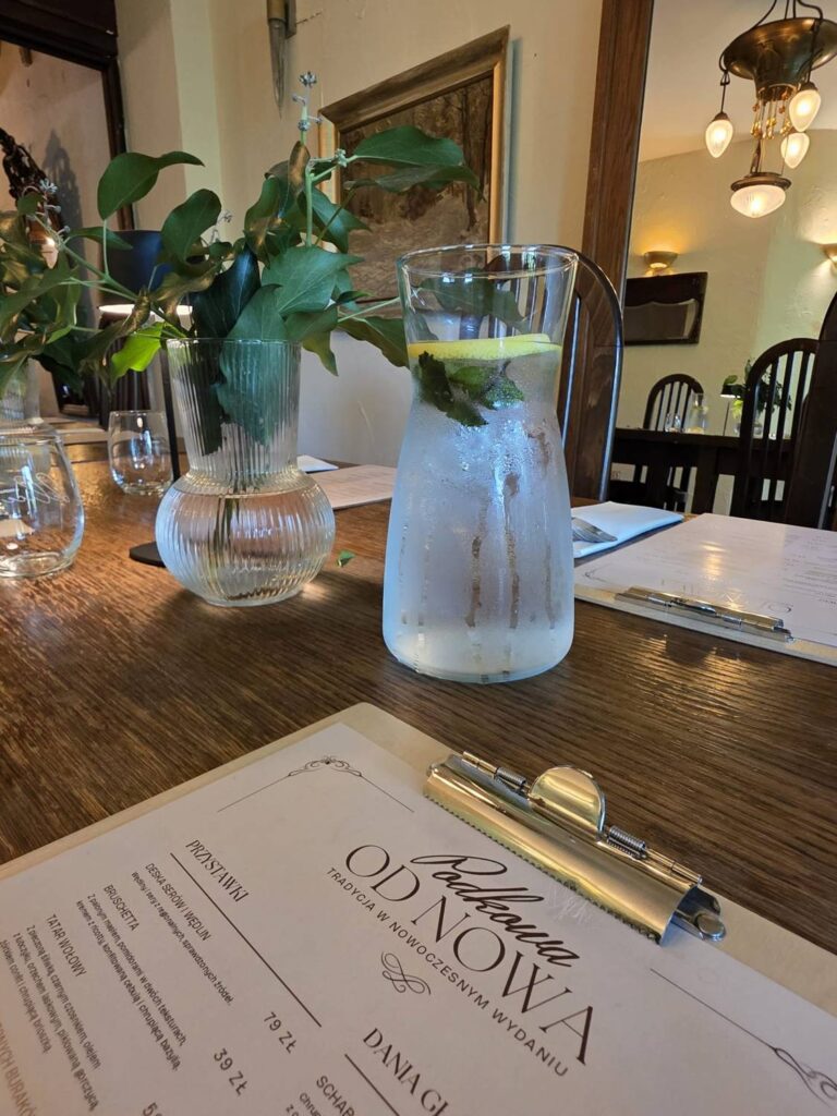 Karta menu Podkowa od Nowa na stole